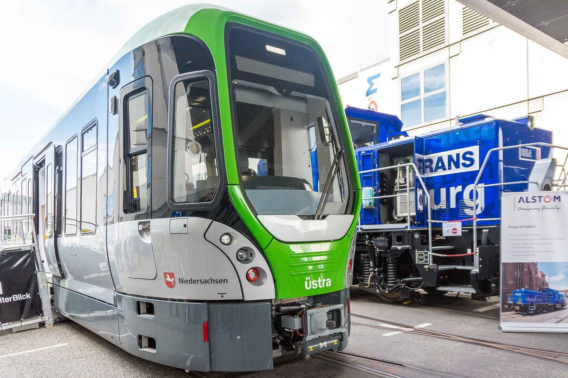 ÜstraStadtbahn vom Typ TW3000 für Hannover