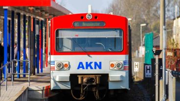 AKN-Triebwagen im Bahnhof Hamburg-Schnelsen