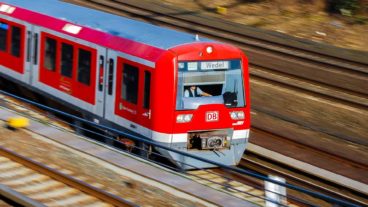 S-Bahn am Berliner Tor in Hamburg