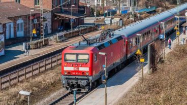 Regionalzug am Bahnhof Tornesch in Schleswig-Holstein