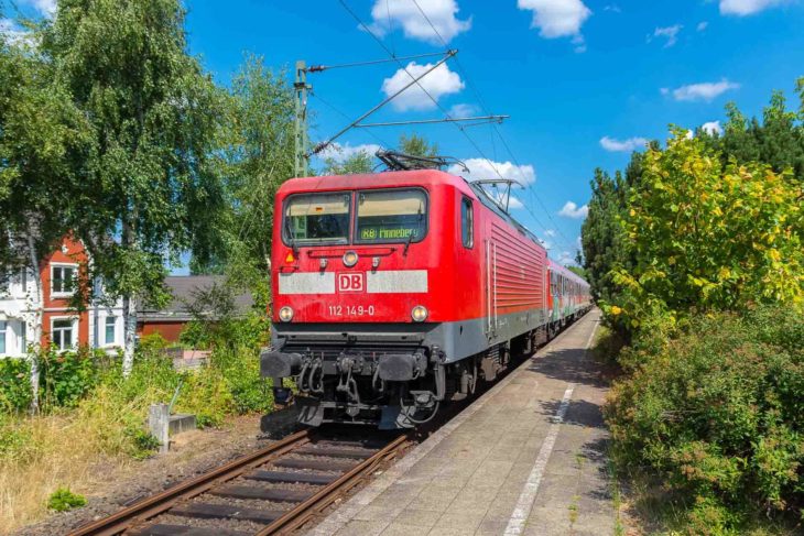 Regionalzug in Wrist in Schleswig-Holstein