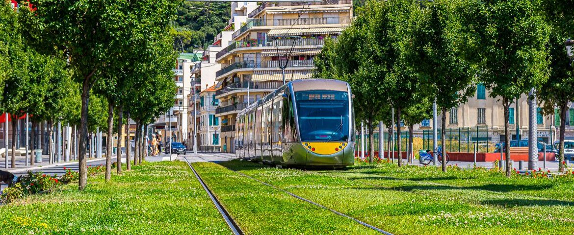 Straßenbahn in Nizza (Frankreich) an der Universität