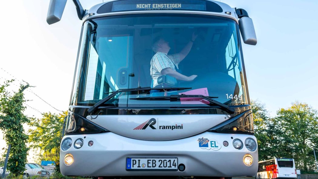 Elektrobus der VHH im Betriebshof Schenefeld