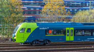 Elektrotriebwagen vom Typ FLIRT der Nordbahn in Hamburg-Wilhelmsburg