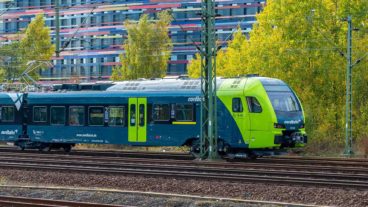 Elektrotriebwagen vom Typ FLIRT der Nordbahn in Hamburg-Wilhelmsburg