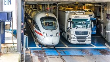 Ist Vergangenheit: Ein Diesel-ICE auf einer Ostsee-Fähre zwischen Fehmarn und Dänemark