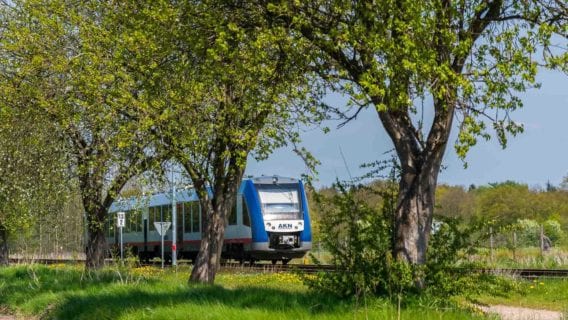 Ein LINT-Triebwagen der AKN in Bönningstedt in Schleswig-Holstein.
