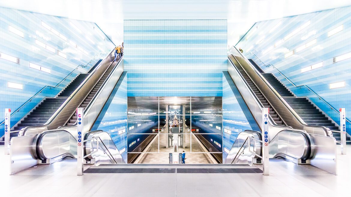 Treppenanlagen am U-Bahnhof Überseequartier in Hamburg