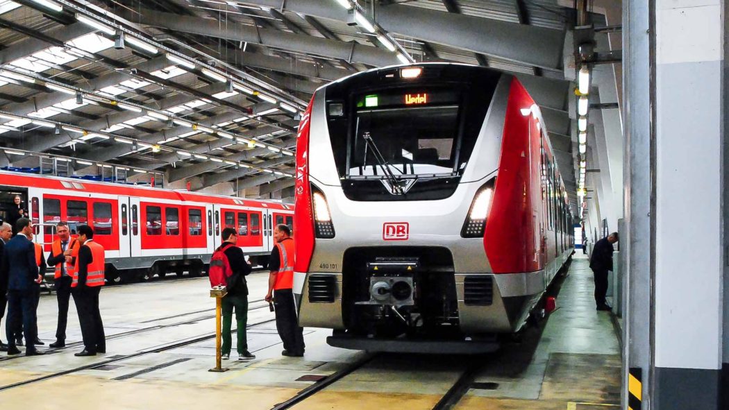 Präsentation des ersten S-Bahnzugs der Baureihe 490 in Hamburg