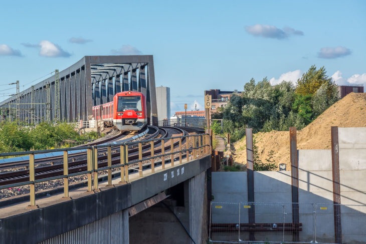 Auf dieser Fläche soll der neue S_Bahnhof Elbbrücken mitsamt riesigem Glasdach entstehen