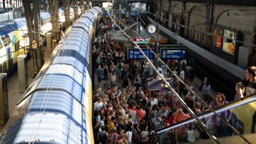 Voller Bahnsteig am Hamburger Hauptbahnhof