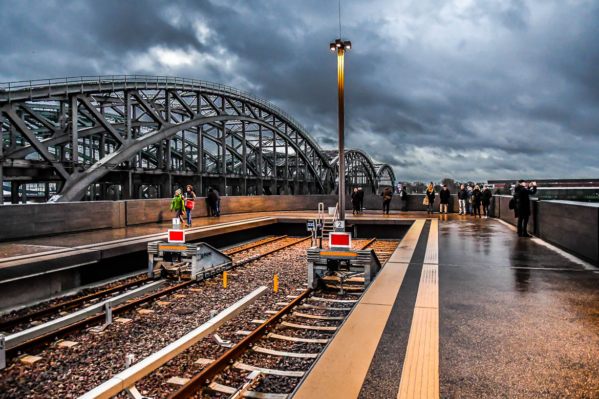 Baackenhafen, Elbbrücken, Elbe, HVV, Hafen, Hafencity, Hamburg, Hochbahn, Menschen, U-Bahn, U4, Winter