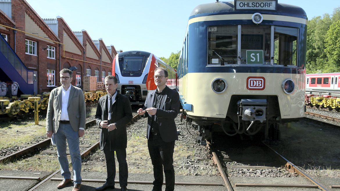 Auf dem Foto:
Lars Quadejacob, Deutsches Technikmuseum
Kay Uwe Arnecke, Geschäftsführer S-Bahn Hamburg
und Bahn-Pressesprecher Christoph Dross