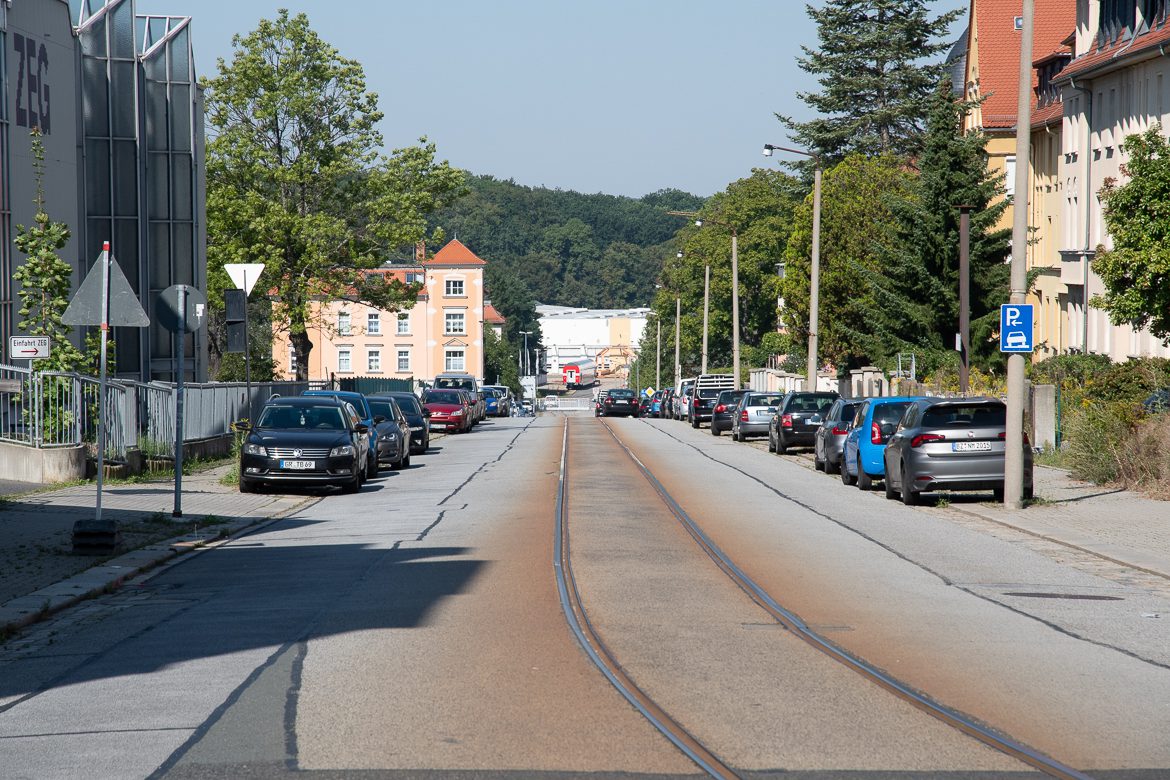 Durch diese Gasse müssen alle neuen S-Bahn-Züge einmal durch, um nach Hamburg zu kommen.