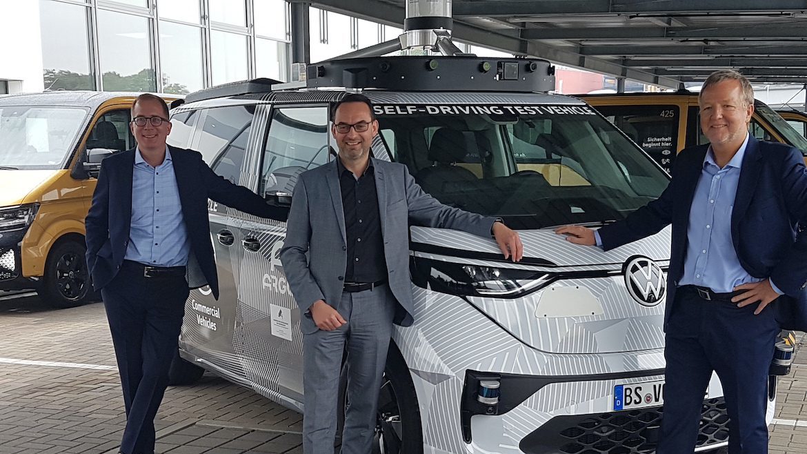 ARGO AI-Deutschlandchef Dr. Reinhard Stolle, Christian Senger, Bereichsleiter Autonomes Fahren bei der Nutzfahrzeugsparte von VW und Moia-Chef Robert Henrich (v.l.n.r.)