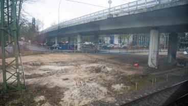 Blick auf die Fläche, auf der der neue S-Bahnhof Claudiusstraße gebaut werden soll.