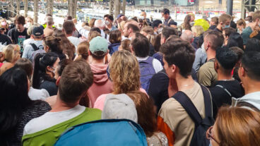 Nichts ging mehr in den vergangenen Tagen im Hamburger Hauptbahnhof. Wegen der S-Bahn-Ausfälle über die Elbe drängten tausende Menschen in parallel verkehrende Regionalbahnen, die hoffnungslos überlastet waren.