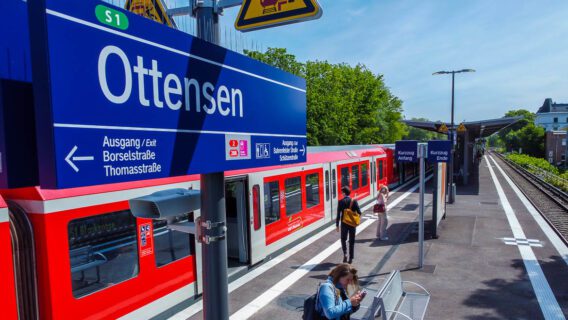 Der neue S-Bahnhof Ottensen ist seit dem 31. Mai endlich in Betrieb – 20 Jahre nach Abschluss des Planungsvertrags zwischen der Stadt Hamburg und der Deutschen Bahn.