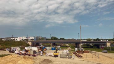 Bauarbeiten für den künftigen Fernbahnhof Altona, der hinter der Gleisbrücke am S-Bahnhof Diebsteich entstehen soll.