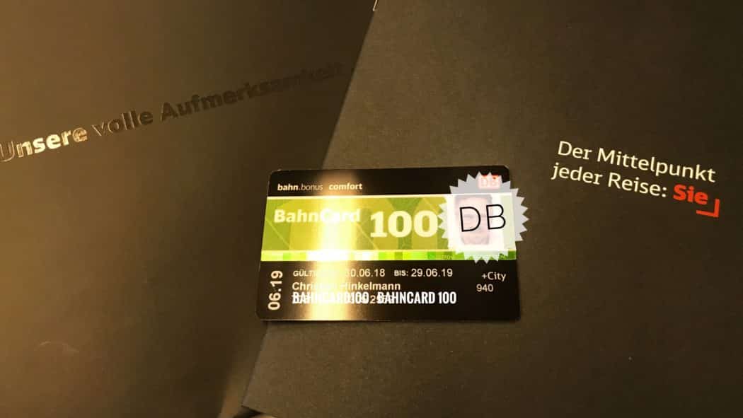 Die BahnCard 100 wird in einem schwarzen edlen Couvert geliefert