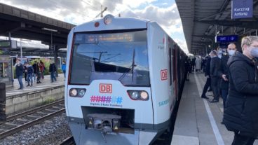 Eine Digital-S-Bahn im Oktober 2021 im Bahnhof Bergedorf.