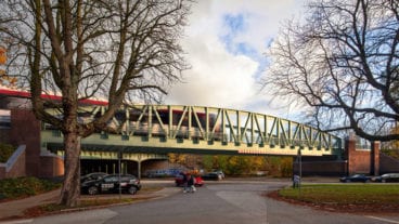 Die Hochbahn will im Jahr 2022 mehrere Brücken an der U1 austauschen, wie hier an der Alsterdorfer Straße in Ohlsdorf. So soll die neue Brücke aussehen.