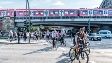 Verkehrswende in Hamburg: Mehr Rad, mehr ÖPNV, weniger Auto.