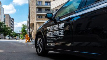 Ein Wagen des Carsharing-Anbieters Miles in der Neuen Mitte Altona in Hamburg.