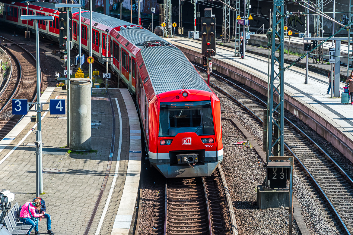 Alte Hamburger S-Bahnen fahren länger – neue Züge kommen später