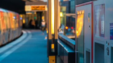 Fahrkartenautomat am U.Bahnhof Baumwall in Hamburg.