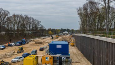 Neben der U1-Strecke nach Ohlsdorf sind die Bauarbeiten für die U5 schon ordentlich sichtbar. Hier sollen Abstell- und Wartungsgleise für die U5-Züge entstehen.