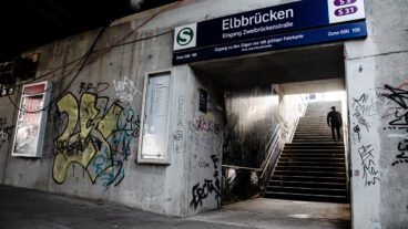 Kein Ort zum Verweilen. Die Zugänge zum S-Bahnhof Elbbrücken an der Zweibrückenstraße sehen schauderhaft aus.