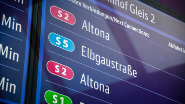 Noch ungewohnt: Die neue S-Bahnlinie S5 gehört jetzt fest zum HVV in Hamburg. Die Linien S11, S21 und S31 sind verschwunden.